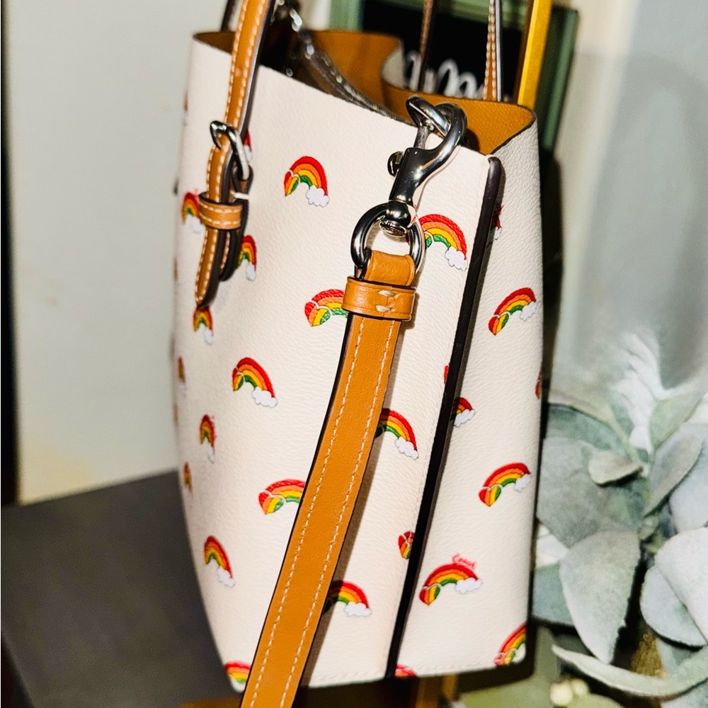 Coach Mollie Tote Rainbow Heart Print 2023 #CK373 - NWOT $378 - Picture 14 of 16